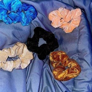 5 scrunchies